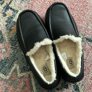 Men’s black leather UGG slippers size 8 Like New worn once